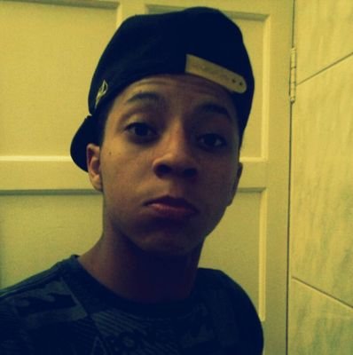 17 anos, Corinthiano, mais não fanático, servo de Deus