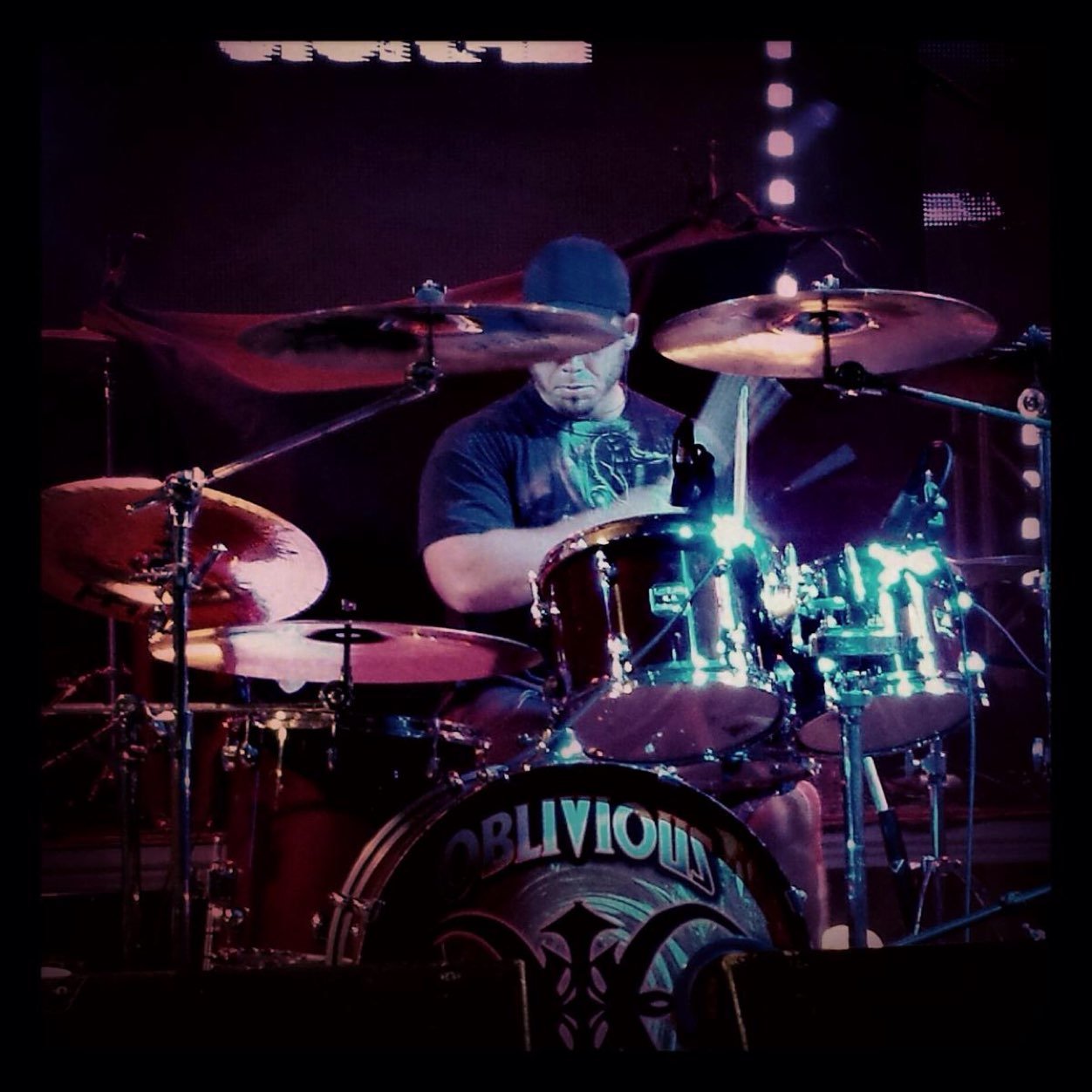Drummer of Oblivious Signal