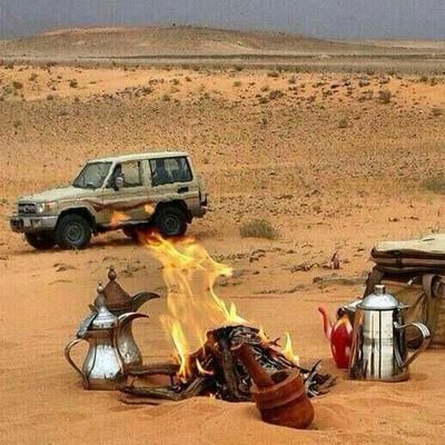 ‏‏عند الرحيل..
 تعزف الرياح لحنها الحزين..
 وتميل الأغصان على بعضها تبكي..
 ويخّف لمعان النجوم..
 ونحّس بالبرد القارس..!!