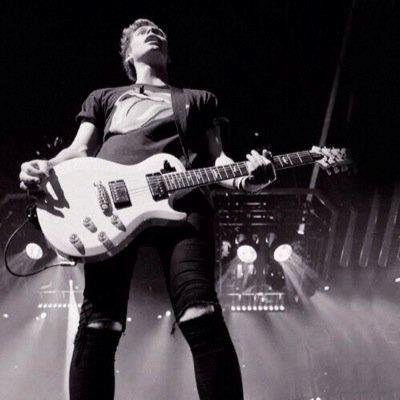COMPRO 3 ENTRADAS EN PISTA PARA VER A 5SOS EL 6 DE MAYO, ES URGENTE!! GRACIAS :)