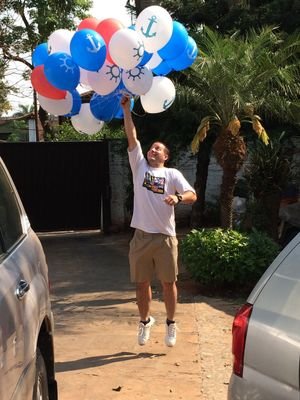 Paraguayo felizmente casado. Y feliz de compartir todo con mi familia siempre!! Aguante el decano!!!