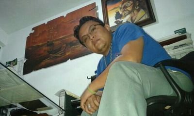 Trabajador y amante de las baladas, me fascinan las guitarras y enamorado a no mas dar...Mi familia, mi motor, mi fuerza, mi Todo! ♥
Siendo mejor hoy que ayer