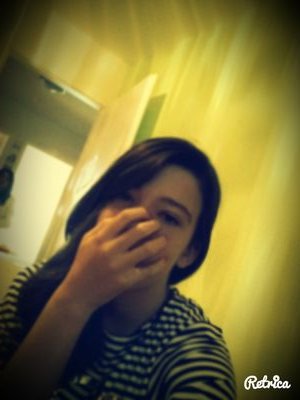 je m appelle eva j ai 11 ans je suis fane de Caroline Costa et des one direction