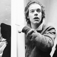 hi beautiful please follow @narryswhisper, i'm trying to reach my goal and i'll fback there