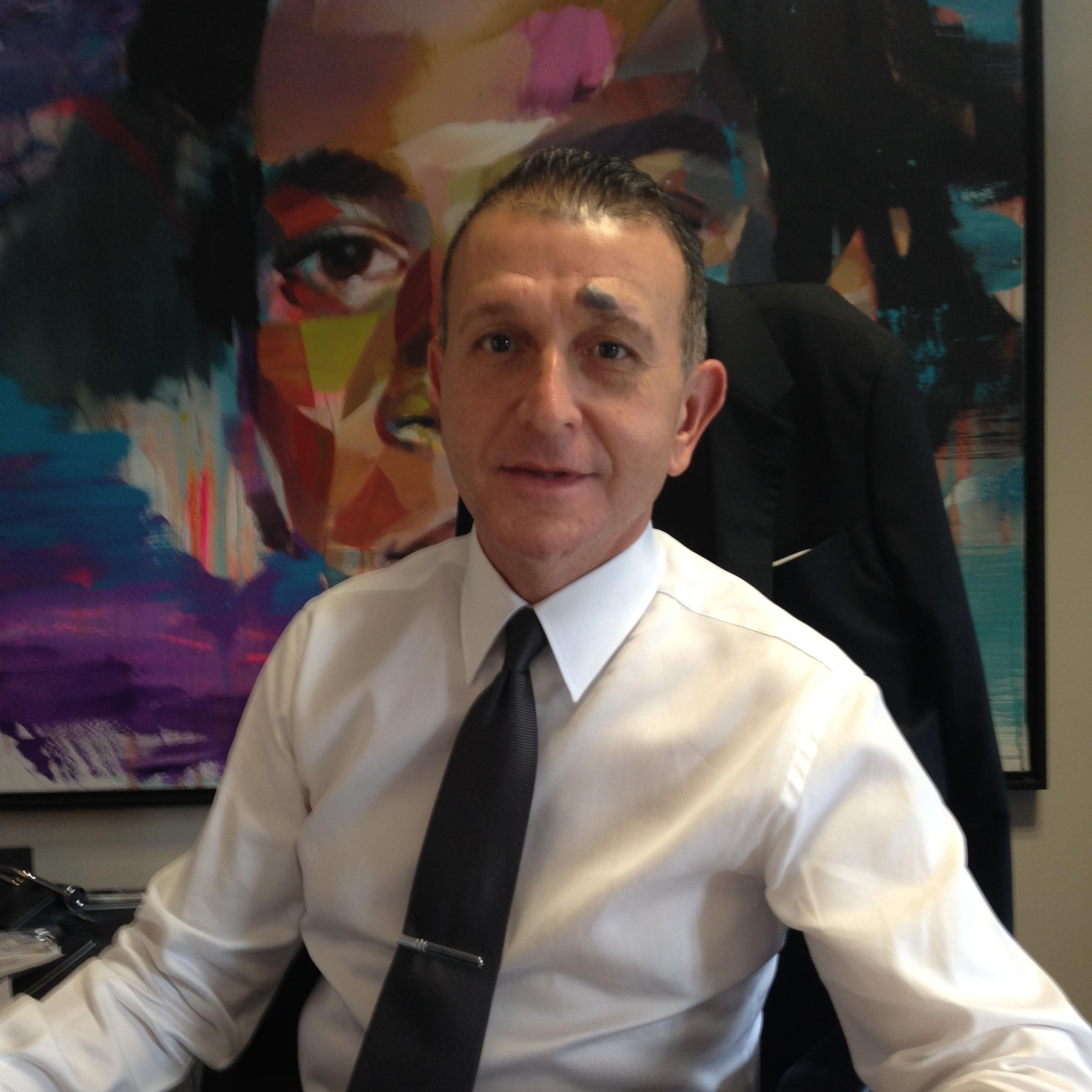 CEO de MITEM, passionné par la technologie, l'entrepreneuriat et l'art contemporain & moderne