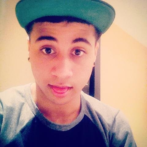 17 anos, estudante, gamer, Namorado da @Natali_Styles ♥ instagram/ johnn_oliver