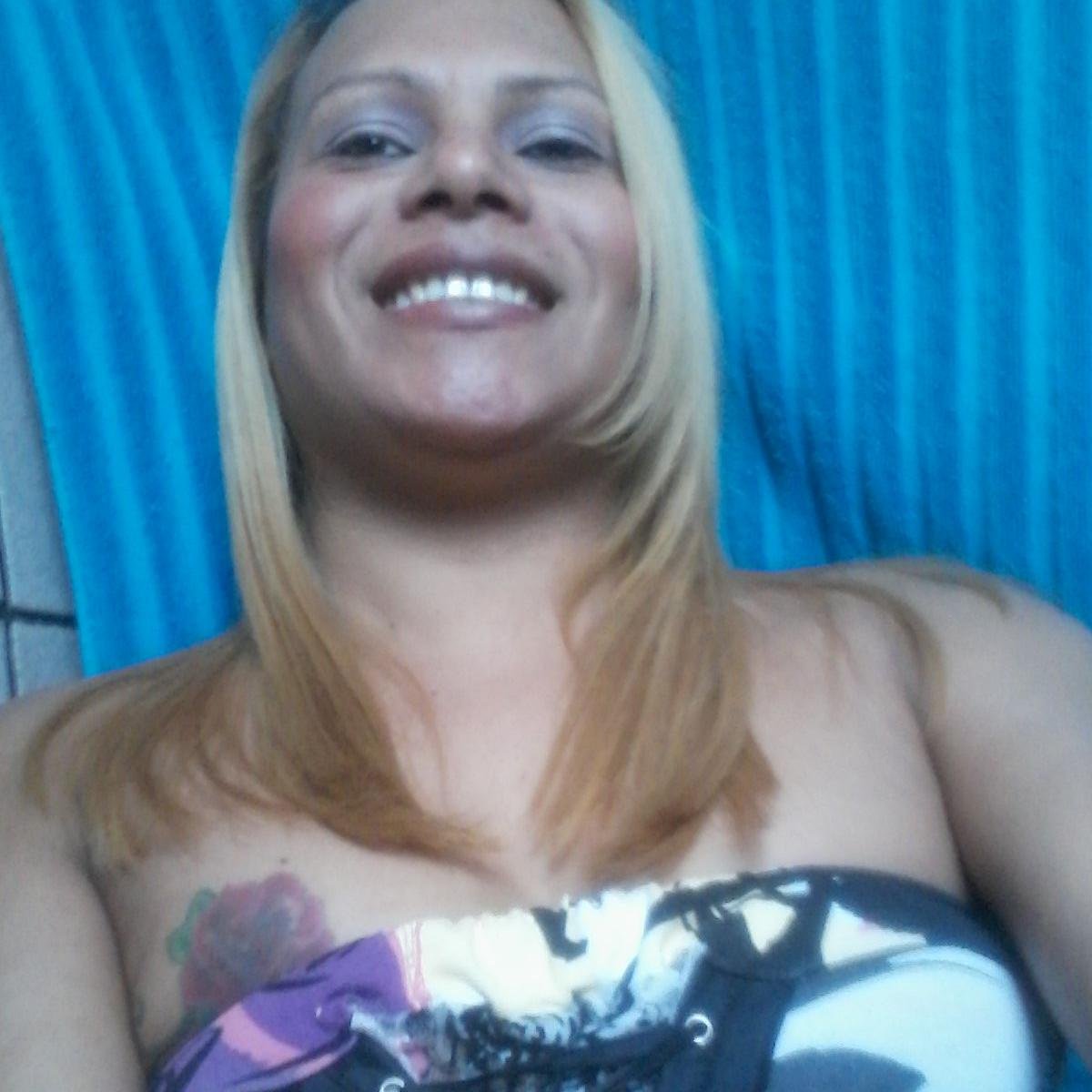 Eu sou do Rio e estou aqui para  compartilha minha opinião sobre os assuntos importantes do nosso País e do mundo.Sou uma Transexual culta e inteligente.