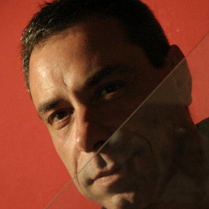 Corredor, barber-estilista, fotógrafo amateur; cumpliendo metas. De Parrilla y más allá... Vivo para servir y mi mano se la extiendo al necesitado. LGBTTTI