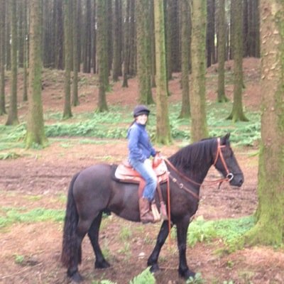 Qualified horsemanship trainer, loading, ridden & handling issues & feral horse handling are several of the areas in which Emma specialises.