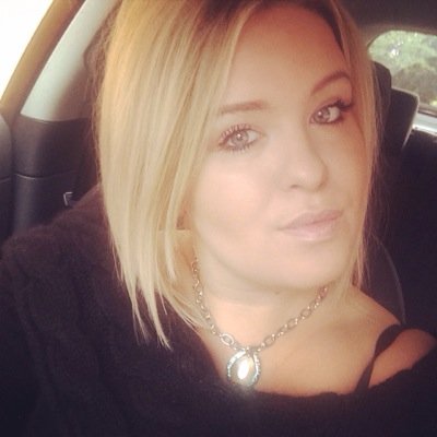 Beauty/fashion/lifestyle blogger. :-) - http://t.co/sJf38NIe2E