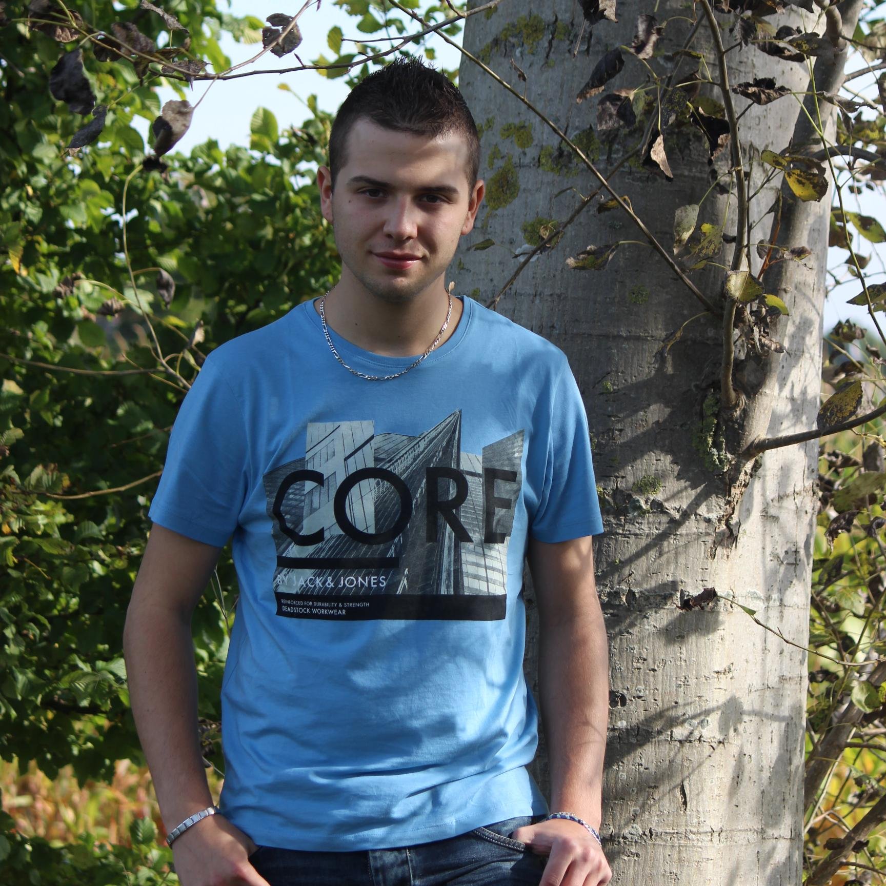 WhiTe_TwiSt's profile picture. 