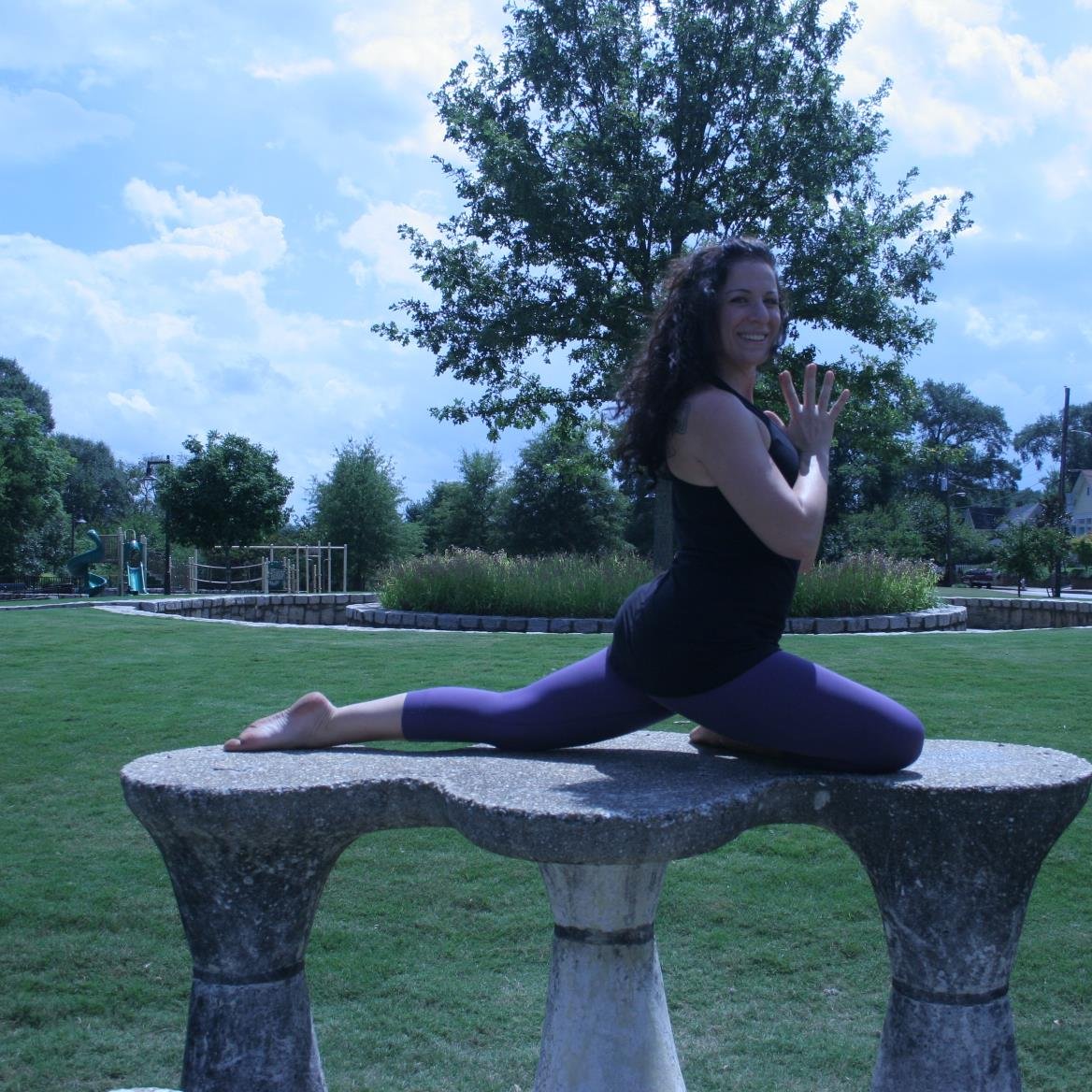 Yogileslie's profile picture. A Mobile Yoga Practice | You provide the SPACE.
I bring the YOGA.
Together we FLOW.