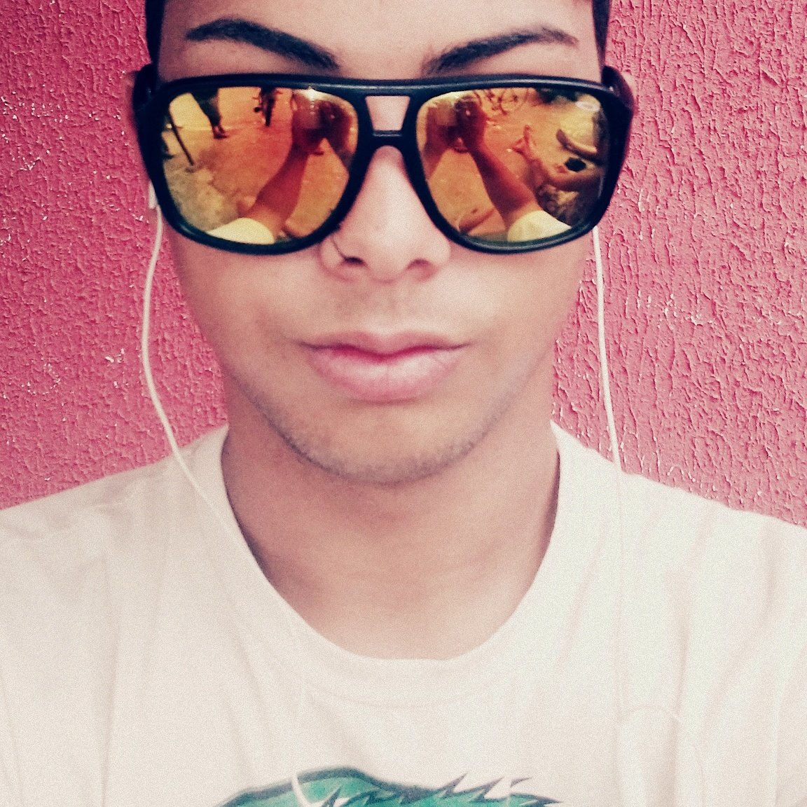 Chega de pensar, pensar e pensar. Pensar não leva a lugar algum, tomar atitudes sim.