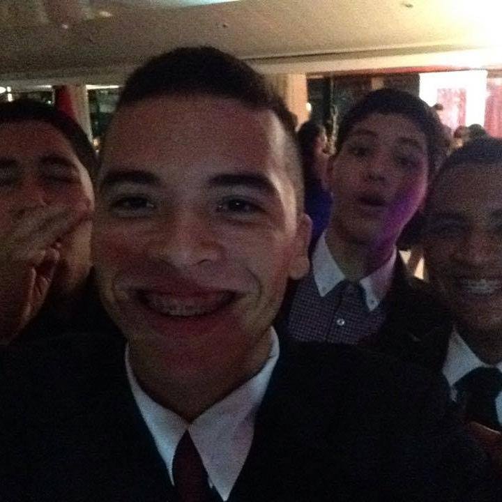 21. Estudiante de Ingenieria Electrica,Unexpo,Instagram @Alfonzomc ,un poco despistado , casi no recuerdo nada,Pocas palabras,es todo… FIN.