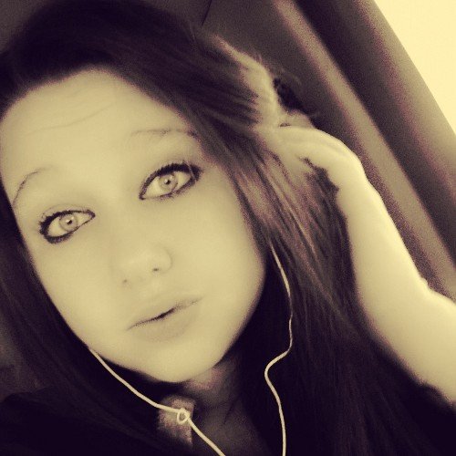 Sophomore|| 15|| no friends, just associates|| I can be the nicest person you'll meet just dont try me ||