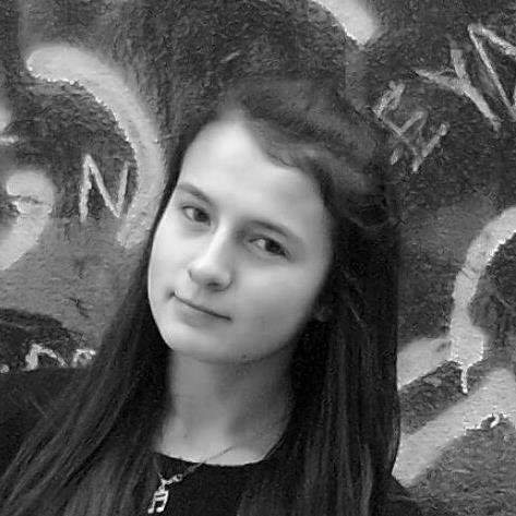 Tek Tutkum CİMBOMM... Tek Gerçeğim AİLEMM... Problemi Anlamadan Çözüm Arayanlardan Nefret Ederimm ... MÜZİKK HERŞEYİMM.
