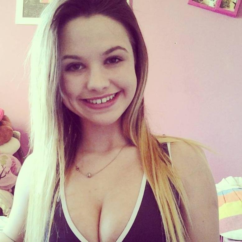 leonina, 16 anos, colorada