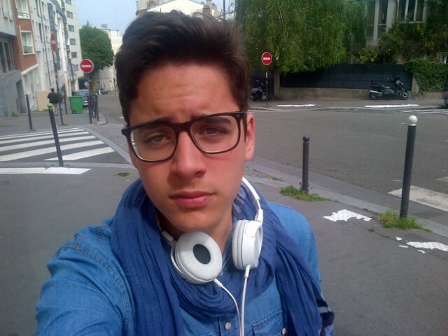 PS : cette personne est un malade menteau :p nn jdeconneeee , mes chui un pti peuut fada :p et trooo marrant :p#TEAMguillaumepley et #teamPSG !! #fifa15 !!