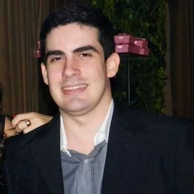 Uma pessoa que crê em dias melhores. Quem acredita sempre alcança. Louco por Direito Constitucional e DeMolay.