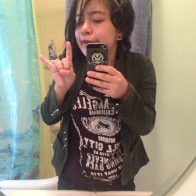 deadgirlloveyou's profile picture. I use to be a scene kid.