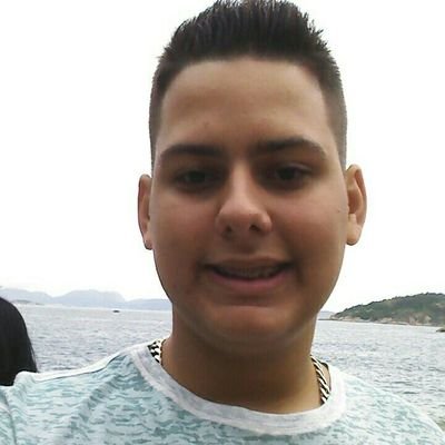 E na simplicidade de ser feliz , se aprende que pra ser feliz , basta ser simples !
