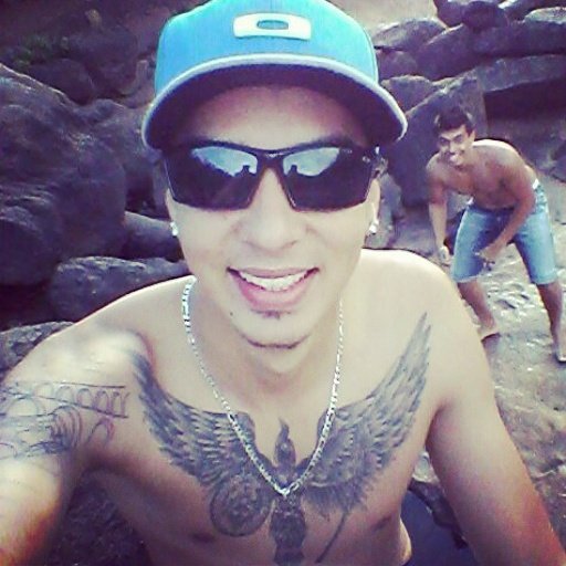 Filho de deus , um simples sonhador , sempre em busca da felicidade .