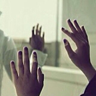 •
•
•
•

أبلزم ( الصمت ) حيث إسگاتب أشوآلي
بعض الأحاسيس صعب إنگ تفسرها

وإن غرتگ ضحگتي في .. عز غربالي
بعض البشر ( تبتسم في وجهه قاهرها )