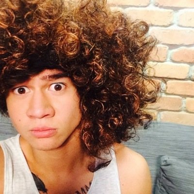 Dreaming of 4/4 + band account follow from 5SOS