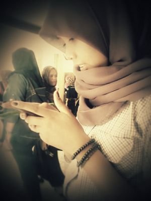 ikaputriput's profile picture. Saya tidak takut, karena Allah melahirkan saya untuk hal ini I State University of Yogyakarta student