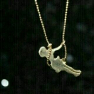لآ احب ﺂلمقارنات لست افضل من هذآ ولآ اقل من ذلکك )' انا بشخصيتي و انتتتتهىَ ♥