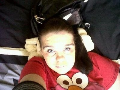 Hollyannpark's profile picture. 