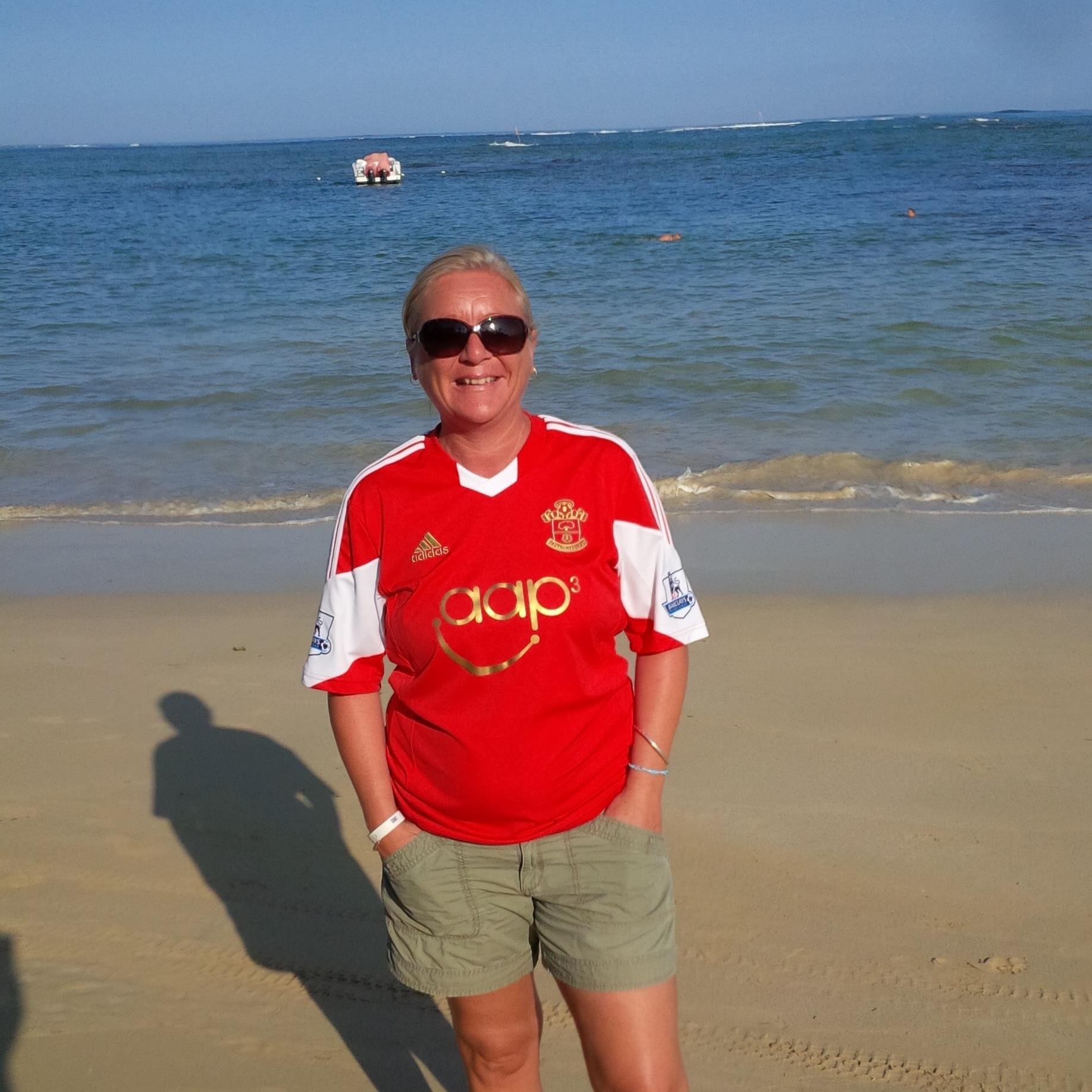 limeeeh's profile picture. british/canadian, talks too fast loves good friends,food, books, wine and watching  Southampton FC #coyr