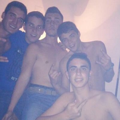19 años dndo guerra,breakbeat,flamenco, no hay felicidad sin locura,ella la mejor sin duda algna su simple sonrisa qita cualqier mal estar en mi ECA TKM