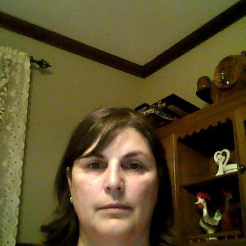 je suis impliquée dans mon milieu et intéressée par le monde politique, communautaire, municipal et agricole.