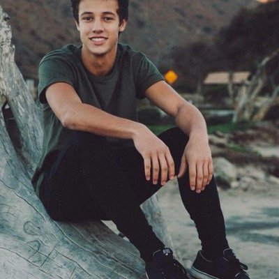 go follow @vibindxllas! if youre a magcon fan acc he'll follow you back, too!