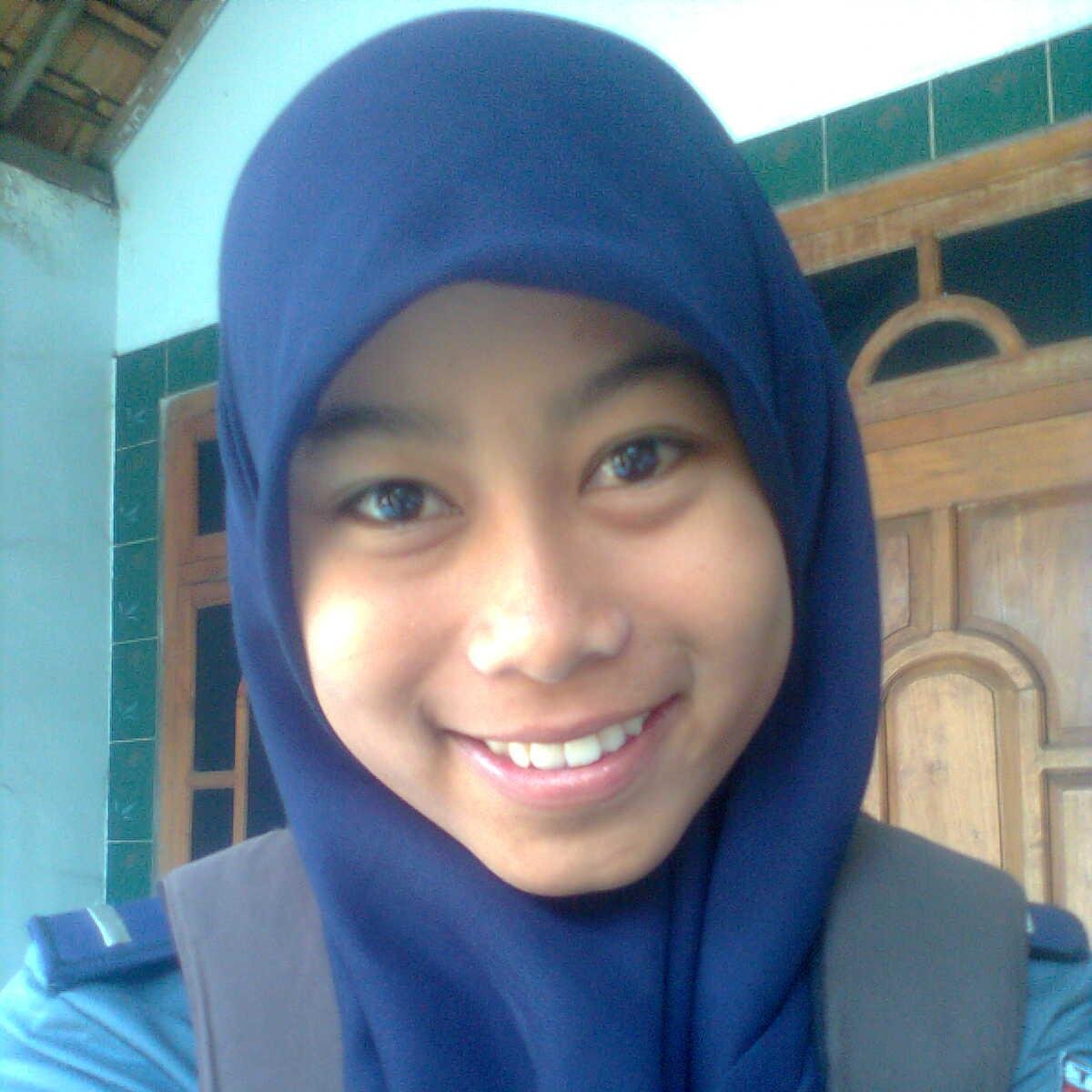 Nama : Andisa Talenta O.
TTL : T.agung, 17 Oktober 1998
Sekolah : SMKN 1 WONOASRI
Kelas : X MM 1