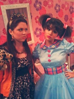 HarperFinkle_JK's profile picture. Novia de Justin Russo(Aunque él lo niegue) Mejor amiga de Alex ❤ Mortal ✨ Guardando el secreto de la familia Russo desde...mmm no dije nada. Artesana\Diseñadora