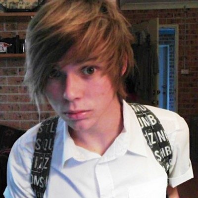 follow @zashtonvocals and ask for a follow back