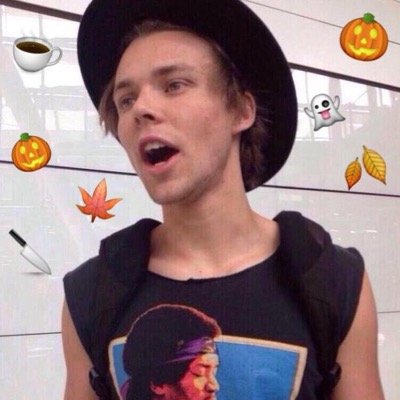 im @ashtonidc n i like makin spooky icons | rt whatever icon you use please :)