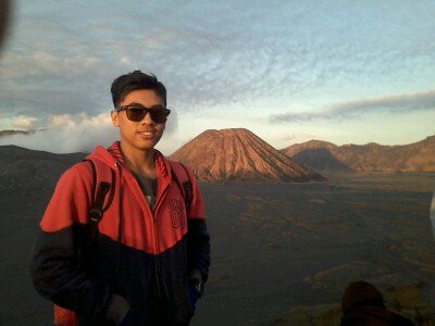 orang yang mencintaimu adalah orang yang bisa menjaga perasaanmu ;-)