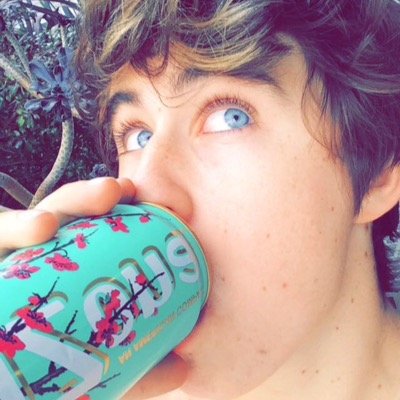 go follow @espinosaabetch because she gave you a free follow she'll follow back! (: