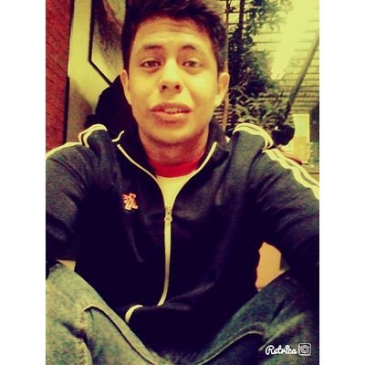 amo la musica clasica y acustica y el futboll y las chicas con brakets