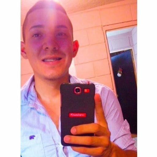 Mi error es ser sincero en un mundo de falsos.                                                       -http://t.co/L6Imc6yHFv