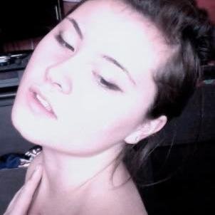Aspiring model, loves adventure, traveling around the world is my ultimate dream.