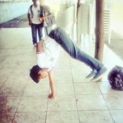 Meu nome e  lukas,tenho 16 anos, moro em ilheus Ba,eu amo o BREAK DANCE,meu estilo e power moves,sou muito fam de: Bboy pocket,Bboy C-Lil e Bboy Lil Amok,