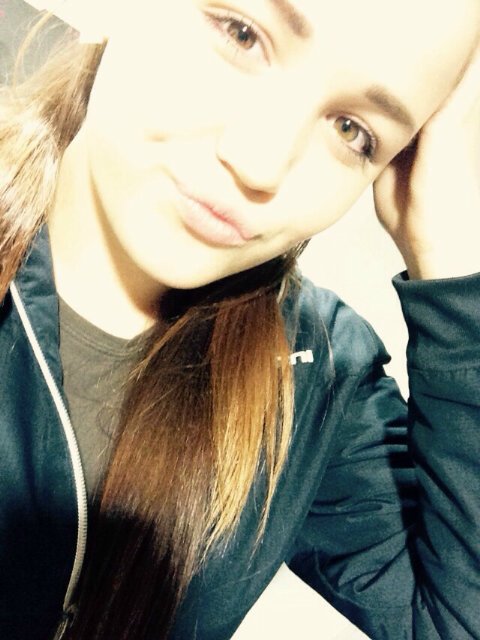 /Why You Preeing??
 \Chantelle
 /East London
 \Follow Me Tho
 /Ta