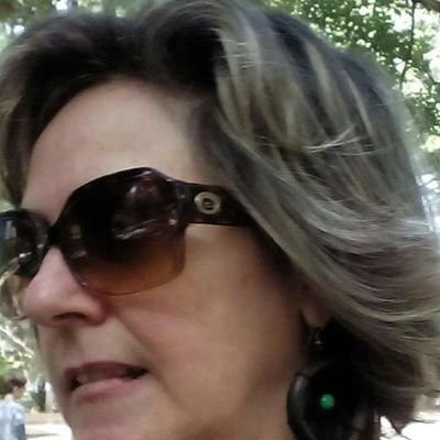 sou o que penso...“Conheça todas as teorias, domine todas as técnicas, mas ao tocar uma alma humana, seja apenas outra alma humana
Jung