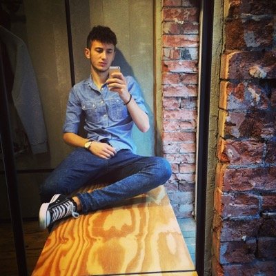 Romanian boy , live in England , 19 years
