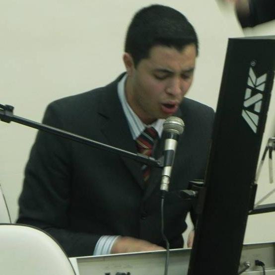 Compositor Evangélico, Adorador, Cantor, Músico. A Inspiração vem de Deus. Casado com @DeboraCanozi. Deus é o centro da nossa Vida. Contato (41) 8714-0368