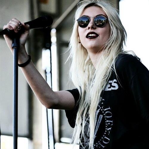 Music_2372's profile picture. 